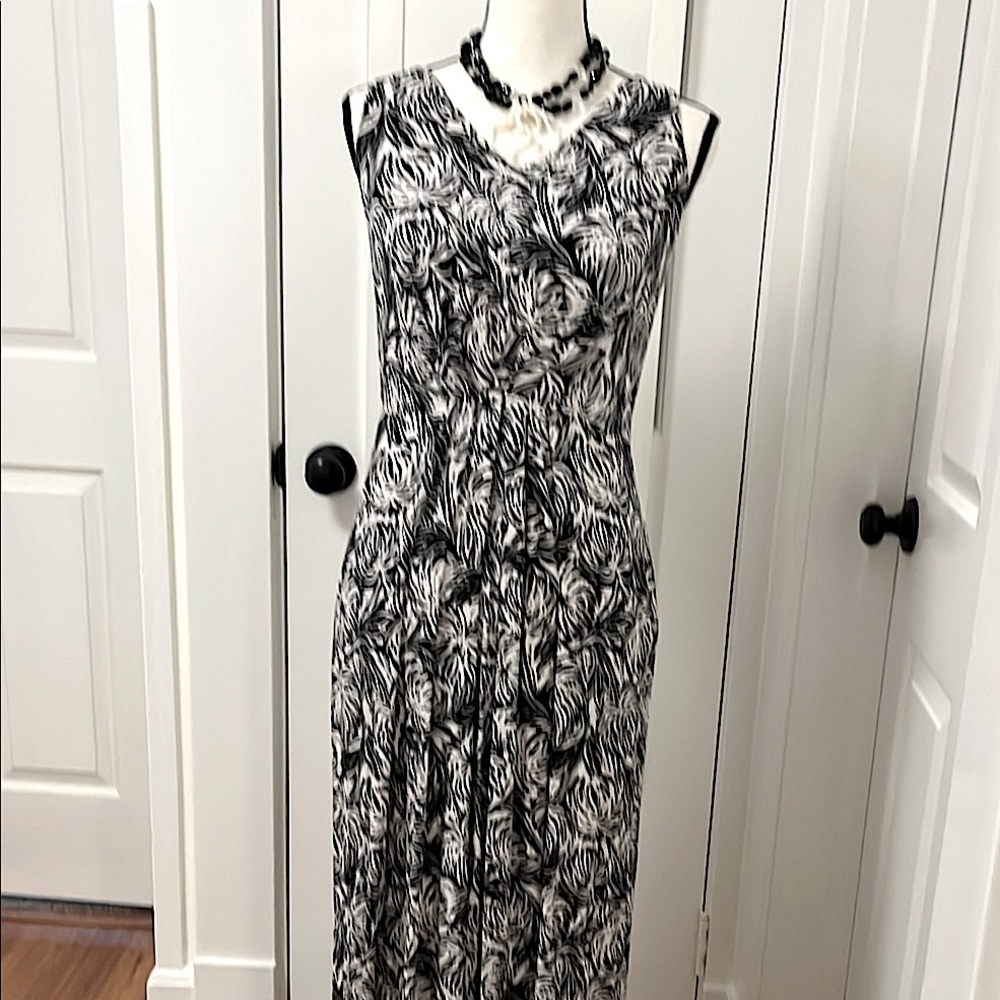 Nicole Miller NY Black &  White Patterned Stretch V Neck Maxi Dress Pockets Sz M